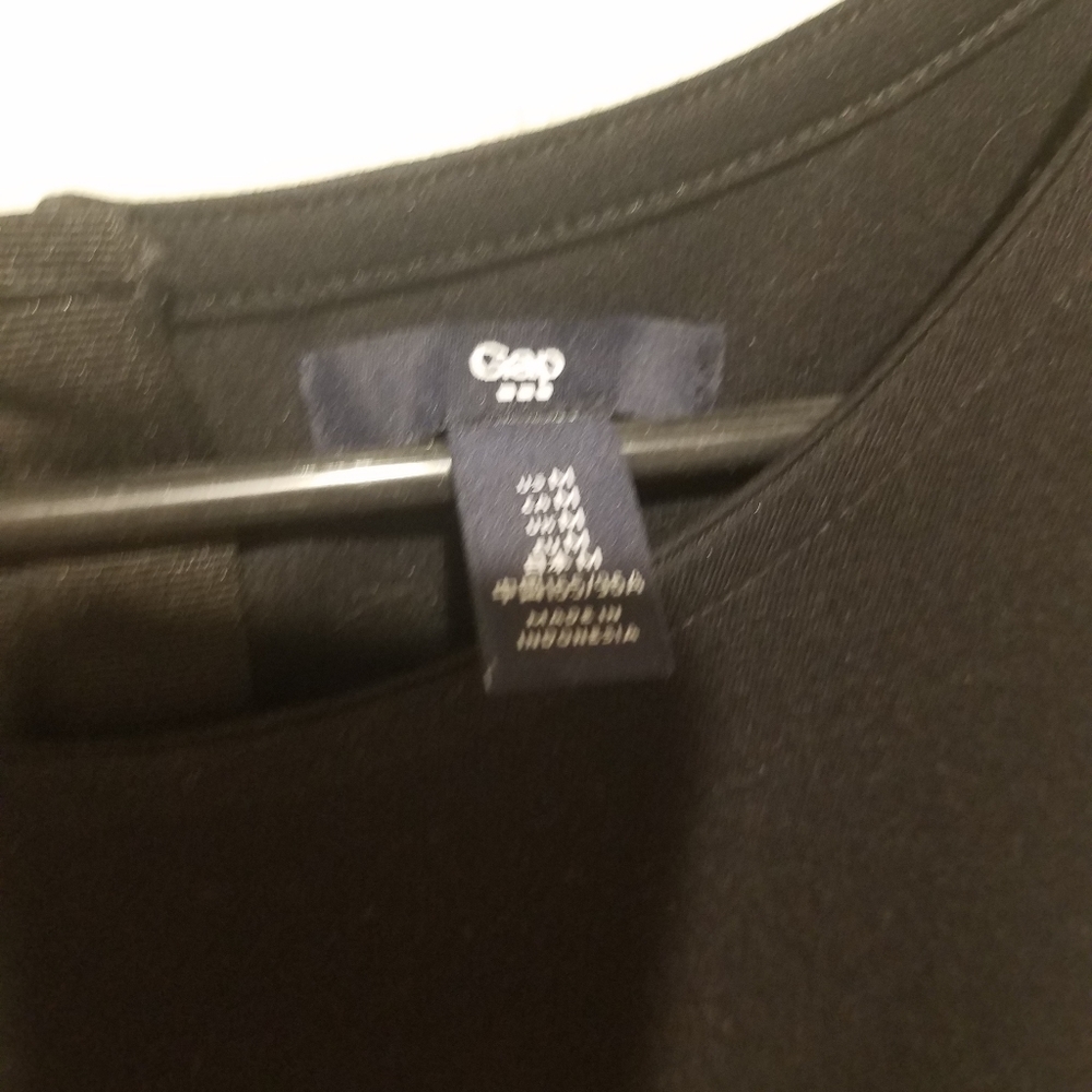 Gap black dress with pockets